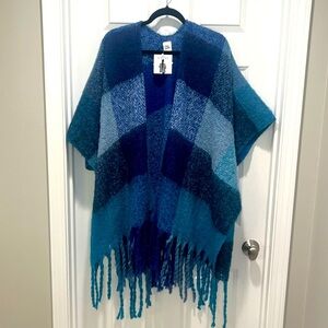NWT JUST JAMIE Gorgeous OS Plaid blue Black Soft Fuzzy Kimono Ruana Cape Poncho